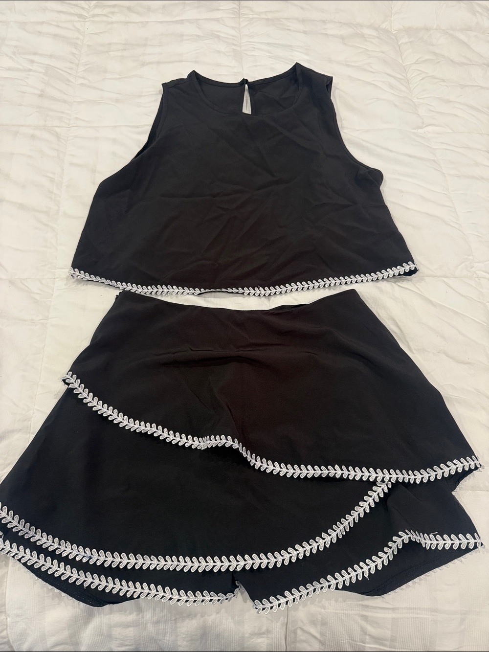 SHEIN Black Two-Piece Cropped Tank & Layered Shorts Set with White Trim